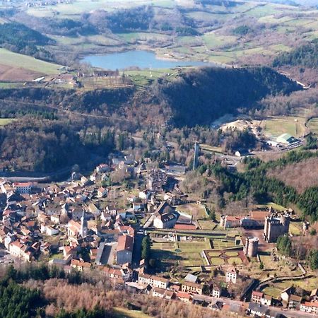 Les Negociants Hotel Pontgibaud Buitenkant foto