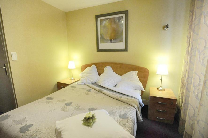 Les Negociants Hotel Pontgibaud Kamer foto
